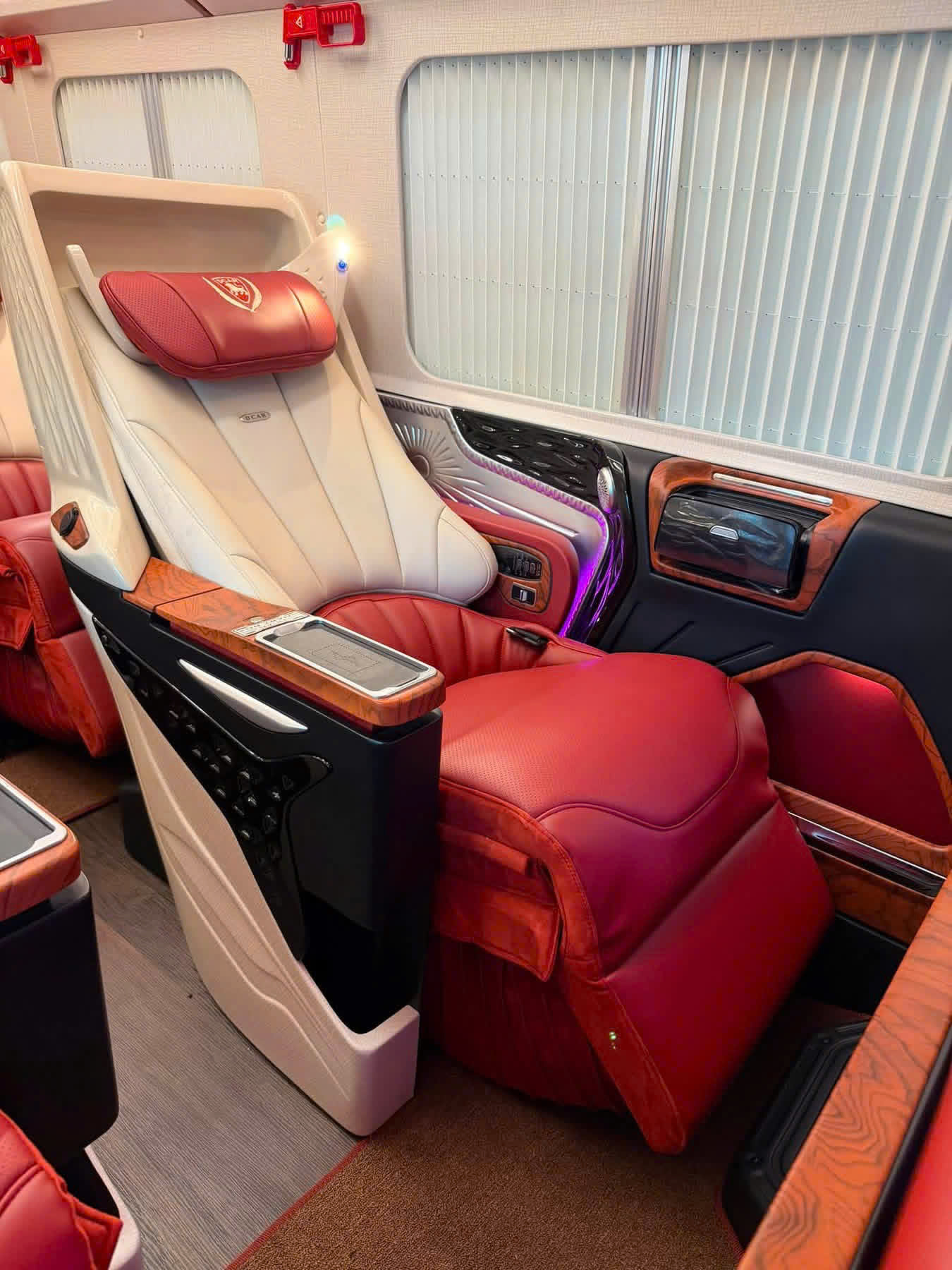 Thuê xe Limousine TPHCM đi resort Cam Ranh