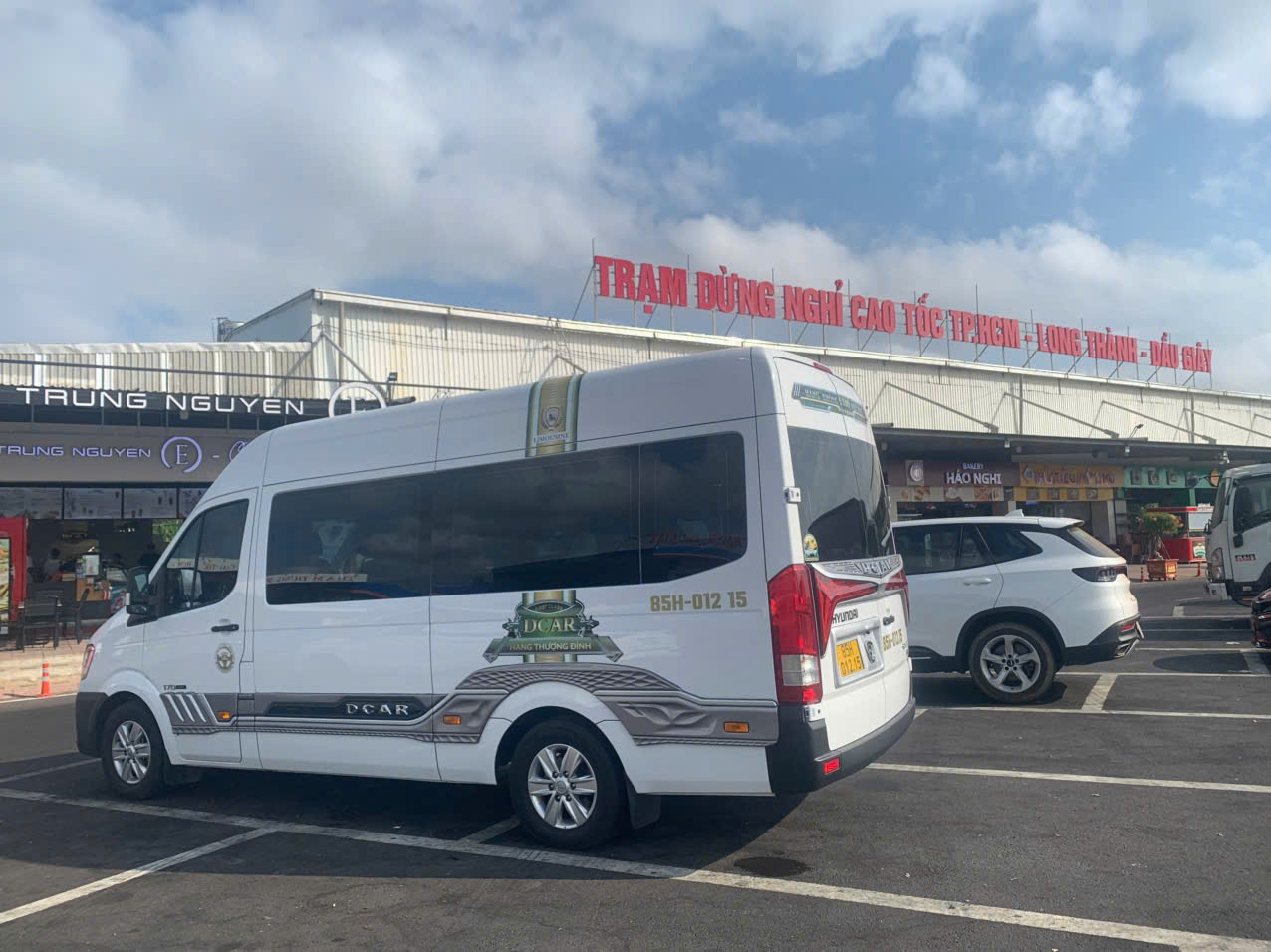 Thuê xe Limousine TPHCM đi resort Cam Ranh