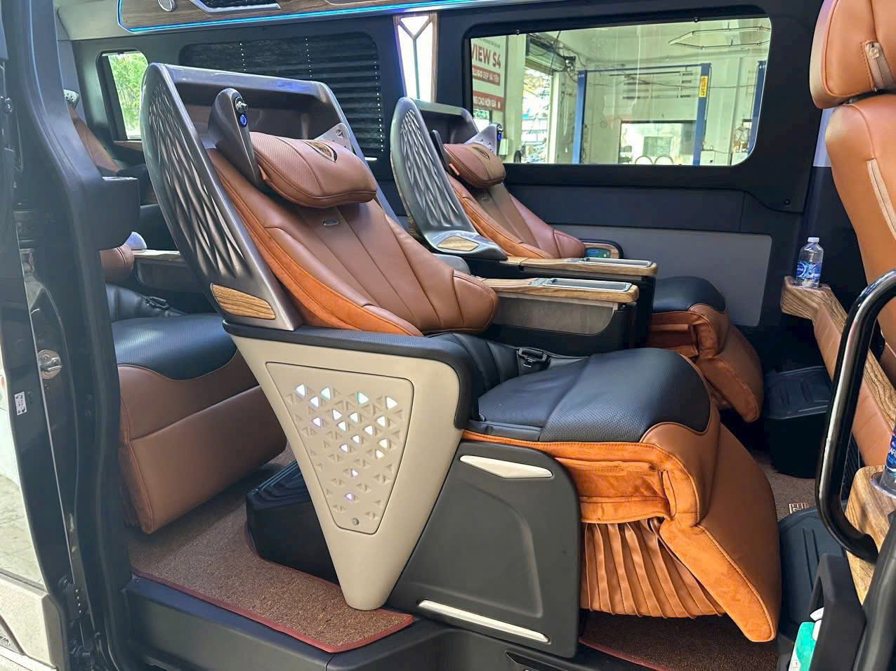 Thuê xe Limousine TPHCM đi resort Cam Ranh