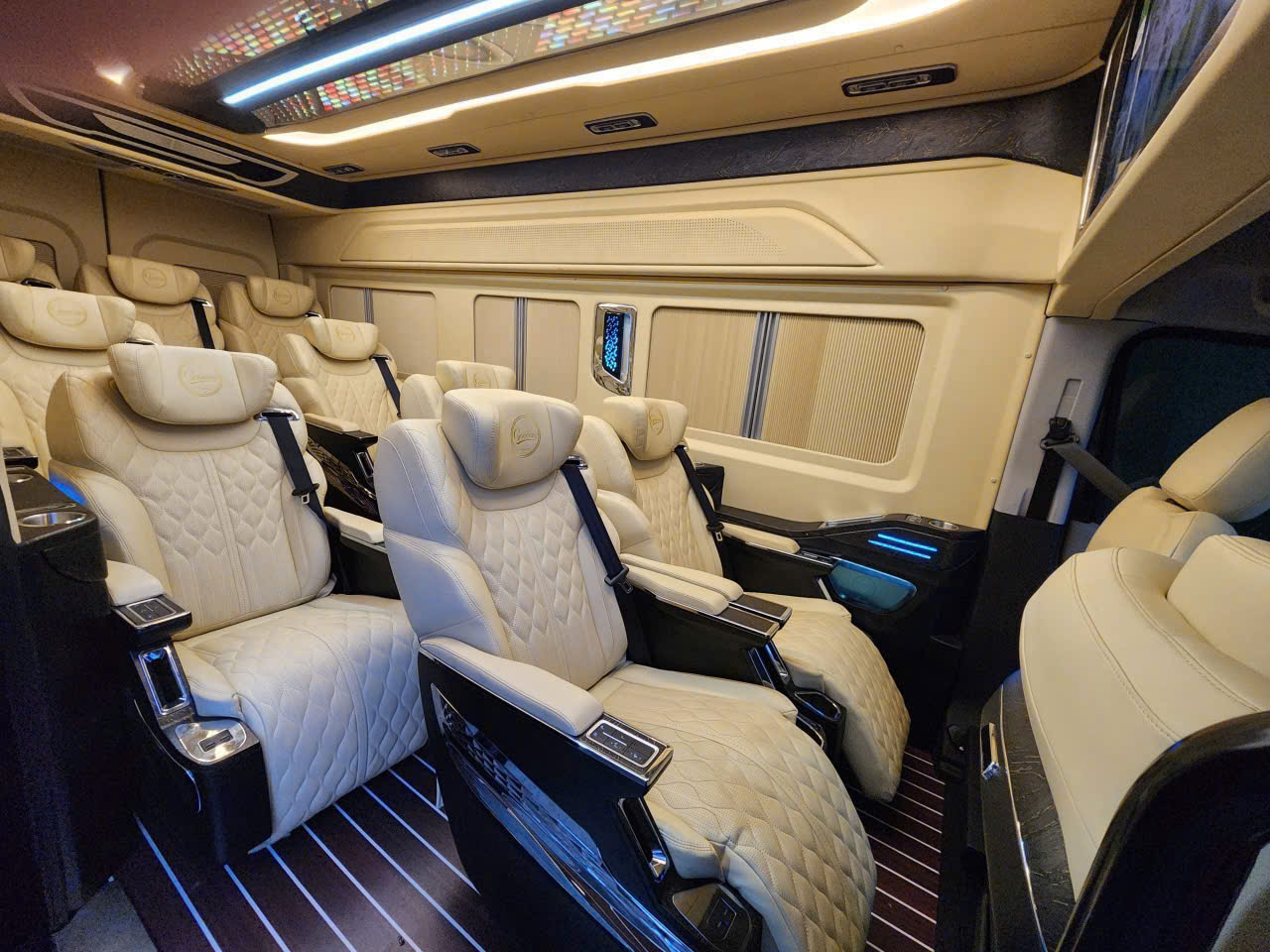 Thuê xe Limousine từ Ninh Chữ đi Sài Gòn