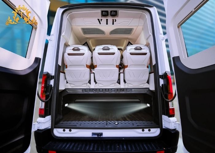 Giải pháp thuê xe limousine tiết kiệm cho nhóm đông với giá minh bạch