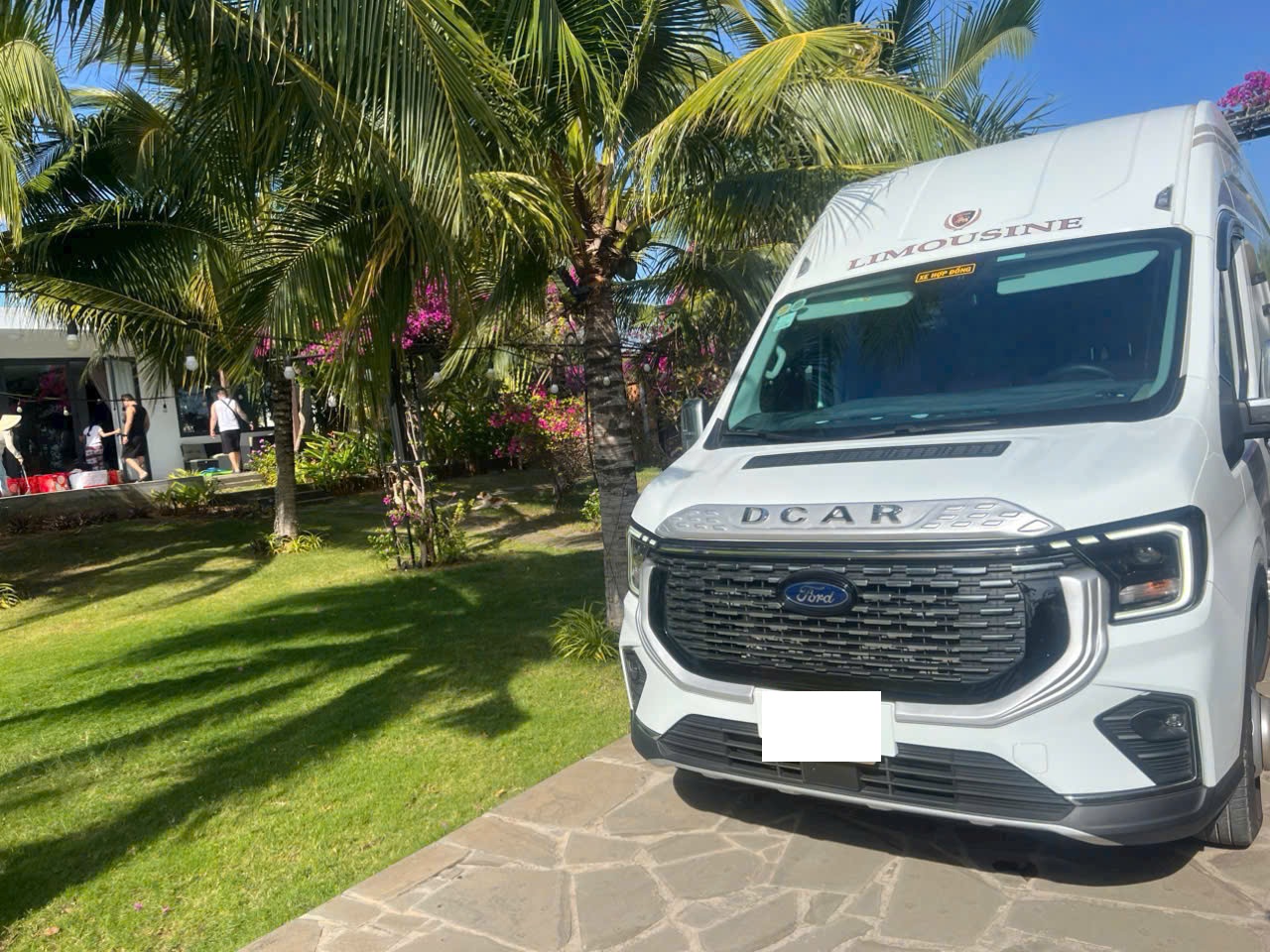 Thuê xe Limousine Vĩnh Hy đi Sài Gòn