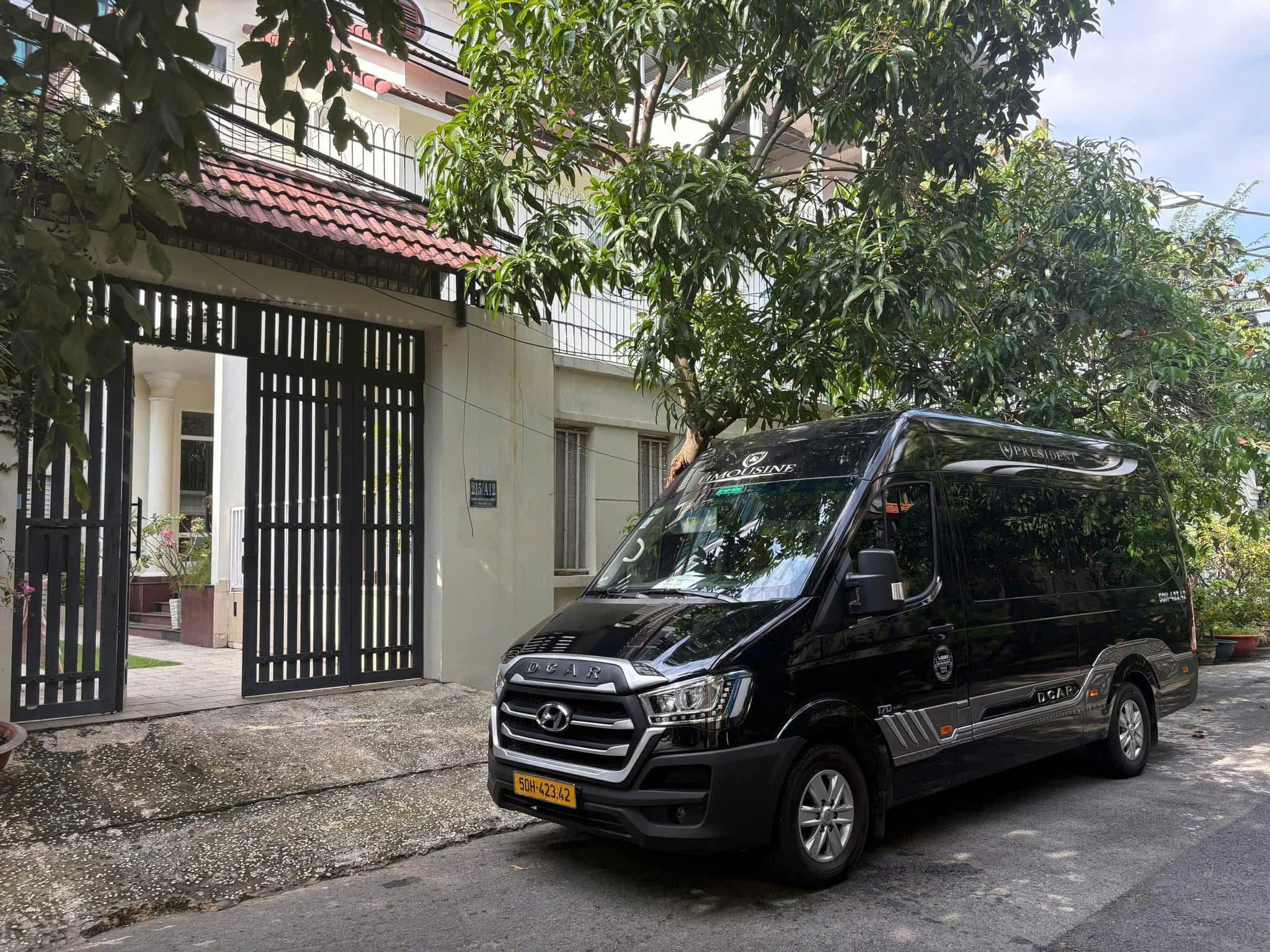 Thuê xe limousine Vĩnh Hy đi Sài Gòn uy tín giá tốt