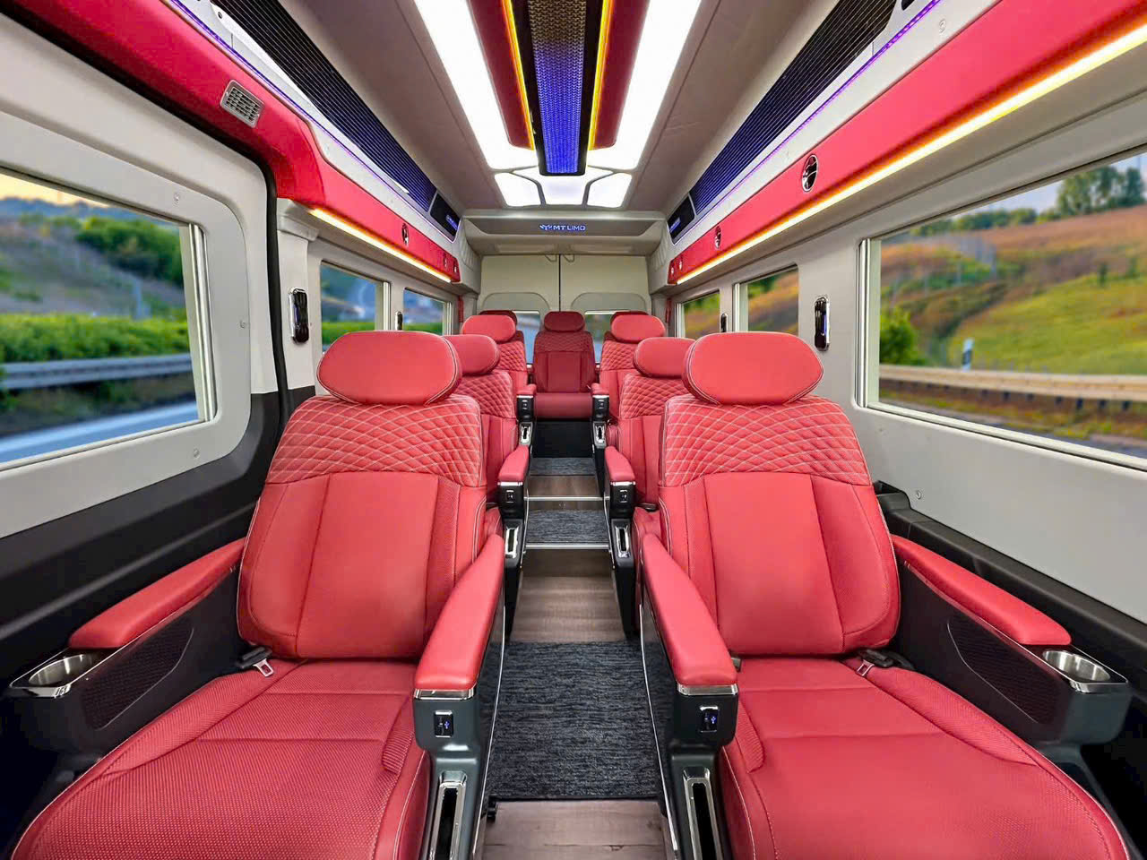 Thuê xe Limousine Vĩnh Hy đi TPHCM