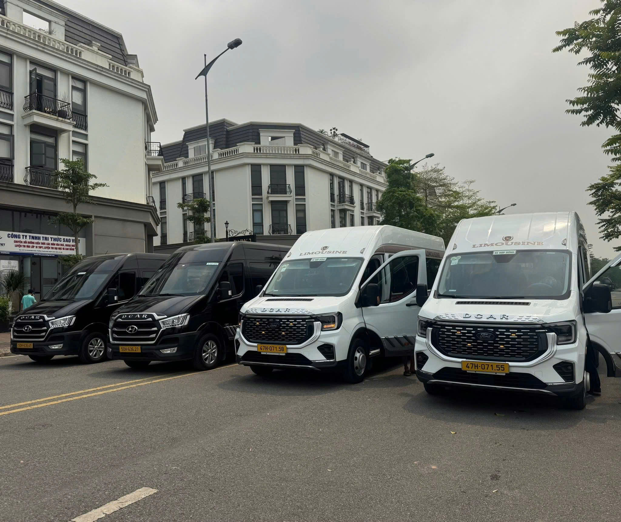 Thuê xe Limousine gia đình đi Vĩnh Hy tiện lợi và tiết kiệm