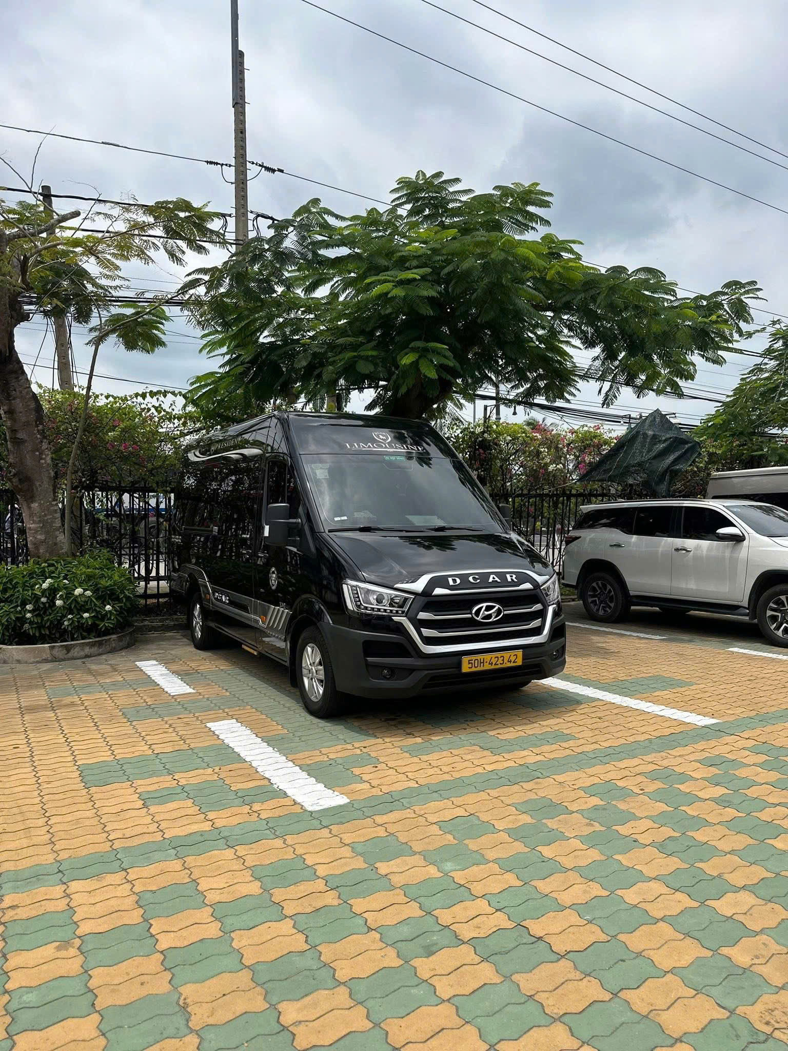 Thuê xe Limousine Vĩnh Hy - Sài Gòn cho gia đình