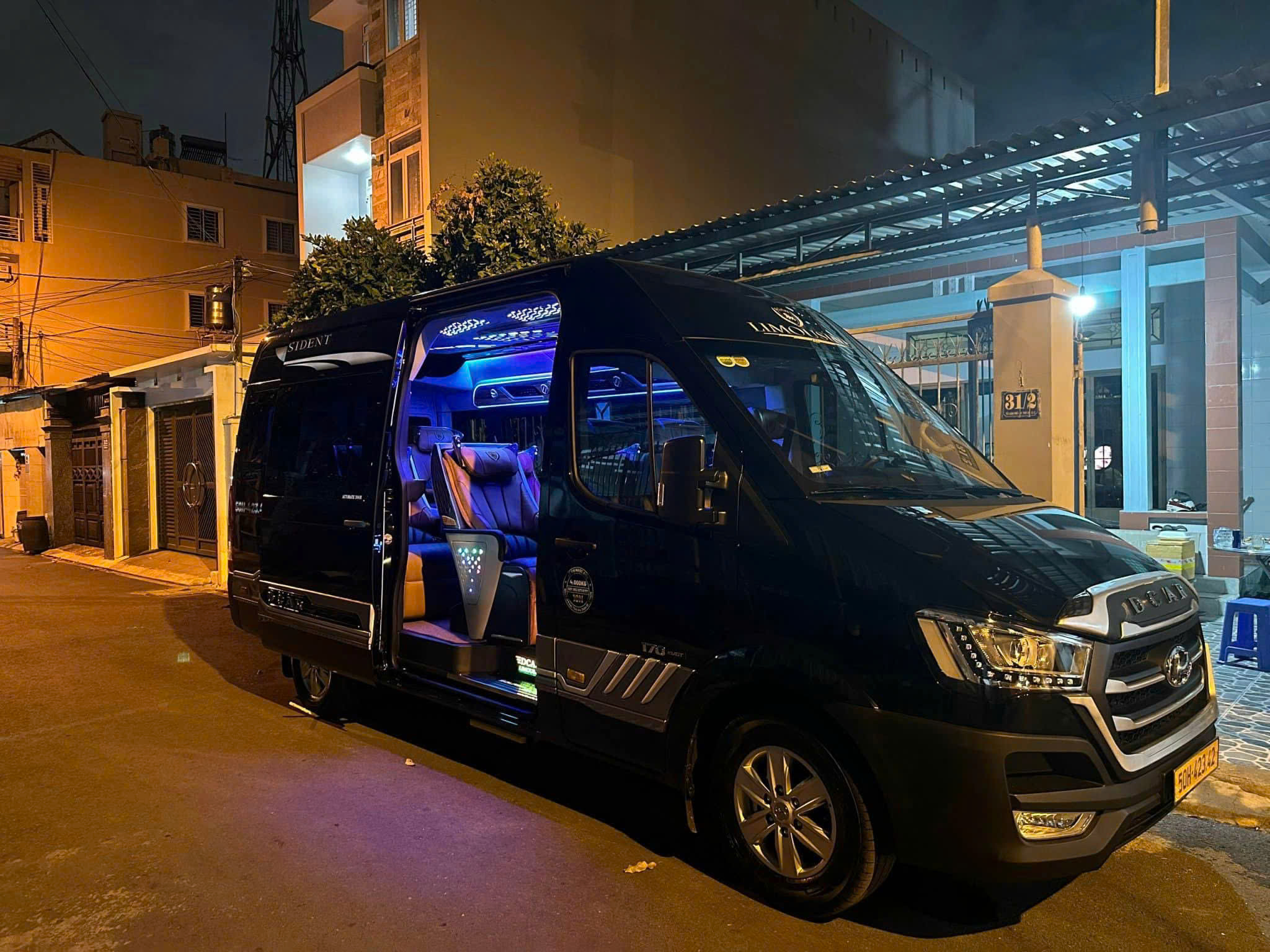 Thuê xe Limousine Vĩnh Hy - Sài Gòn dịch vụ chuyên nghiệp