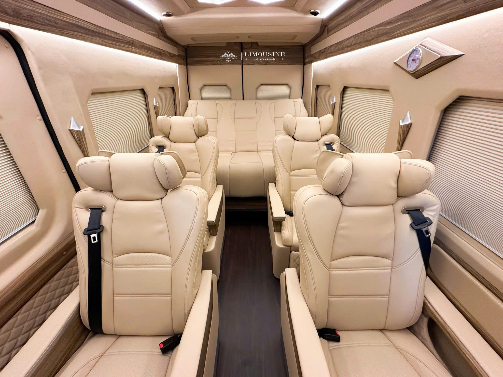 Thuê xe Limousine Vĩnh Hy - Sài Gòn dịch vụ chuyên nghiệp