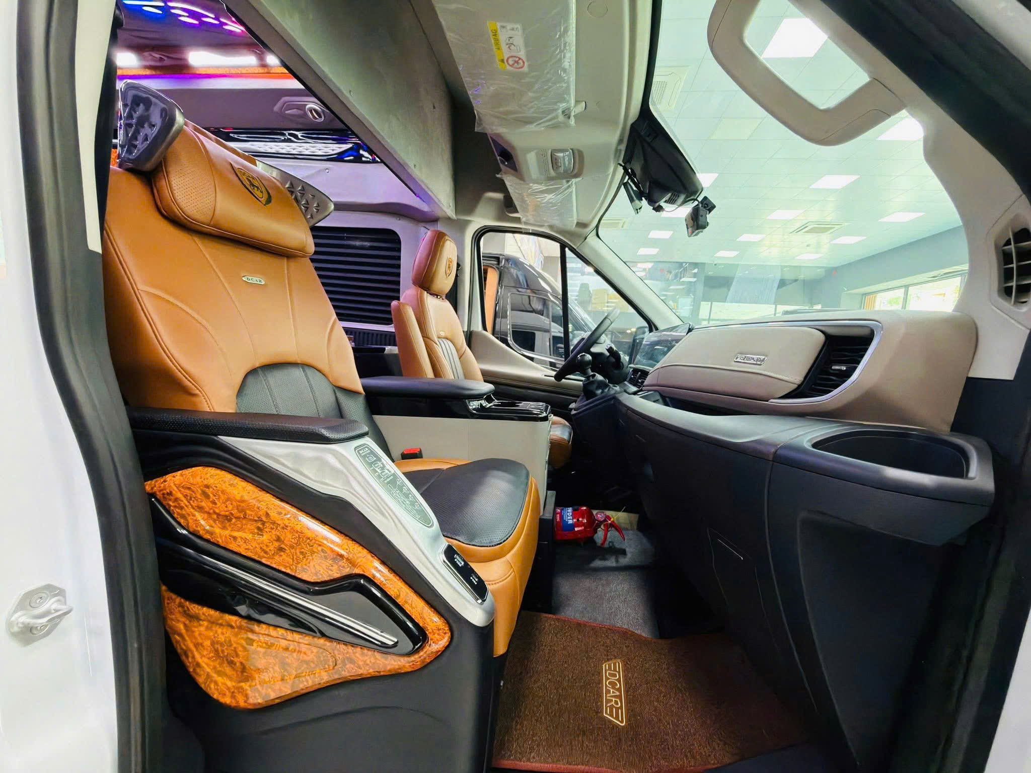 Thuê xe Limousine Vĩnh Hy - Sài Gòn nội thất sang trọng