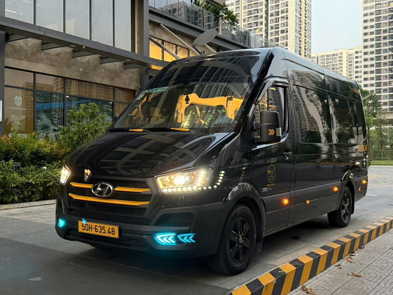 Thuê xe Limousine Vĩnh Hy - Sài Gòn phù hợp doanh nhân