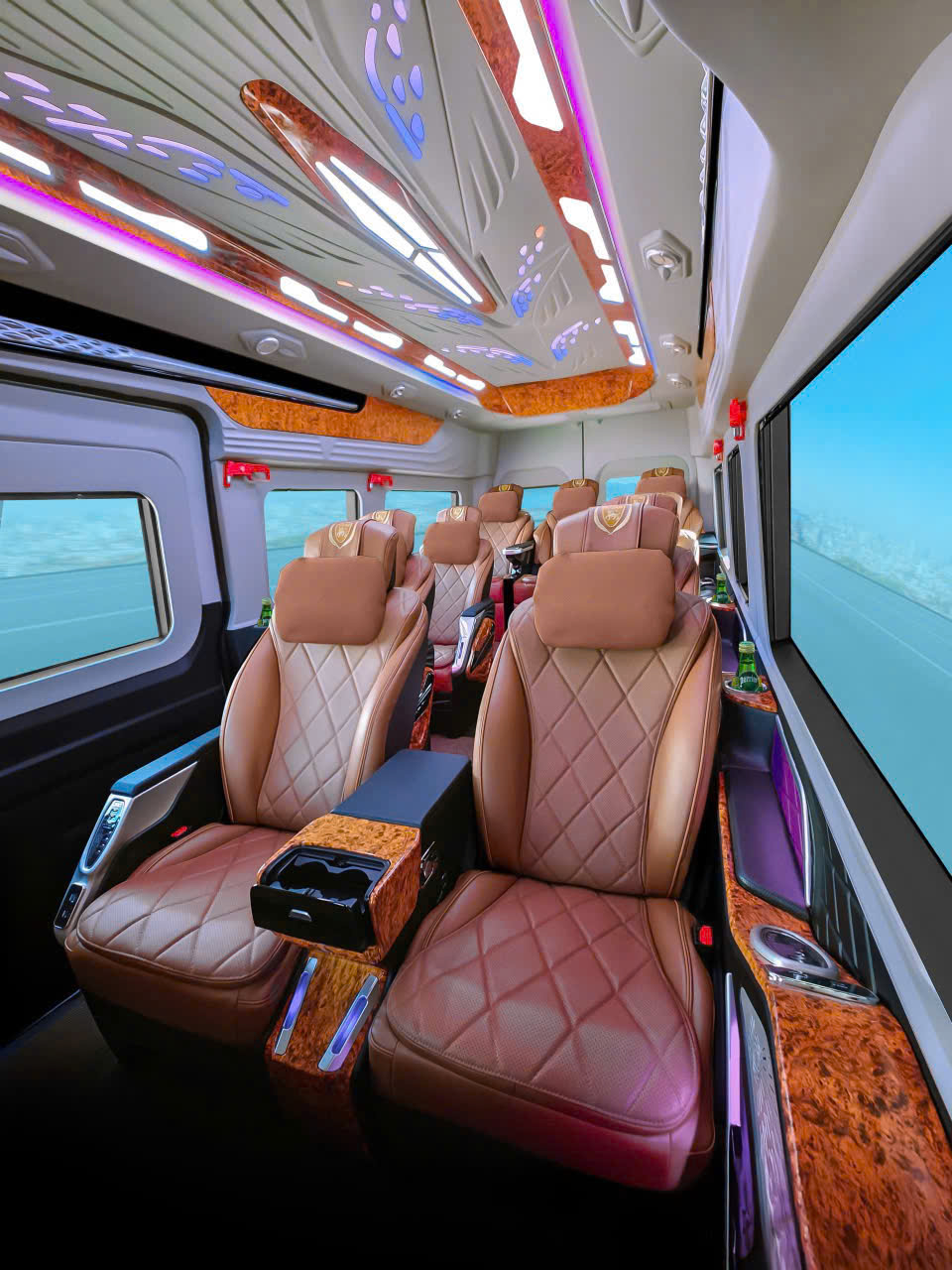 Thuê xe Limousine Vĩnh Hy - Sài Gòn phù hợp doanh nhân