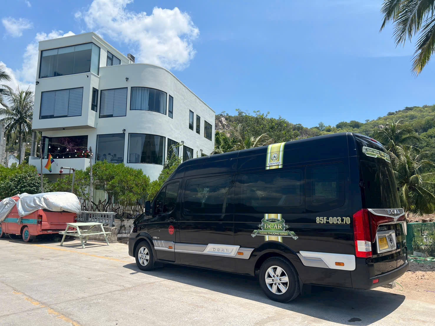 Thuê xe Limousine Vĩnh Hy - Sài Gòn phục vụ mọi khung giờ
