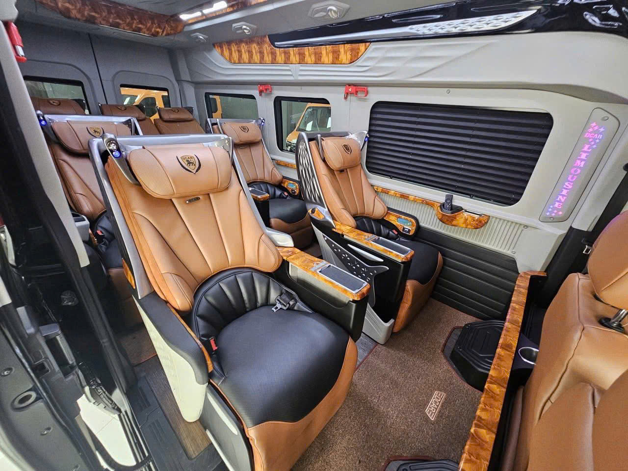 Thuê xe Limousine VIP Cam Ranh – Sài Gòn