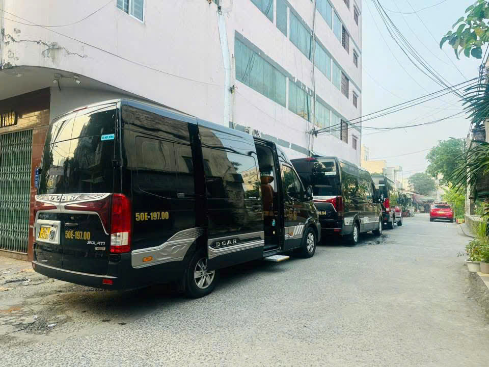 Thuê xe Limousine VIP Cam Ranh – Sài Gòn