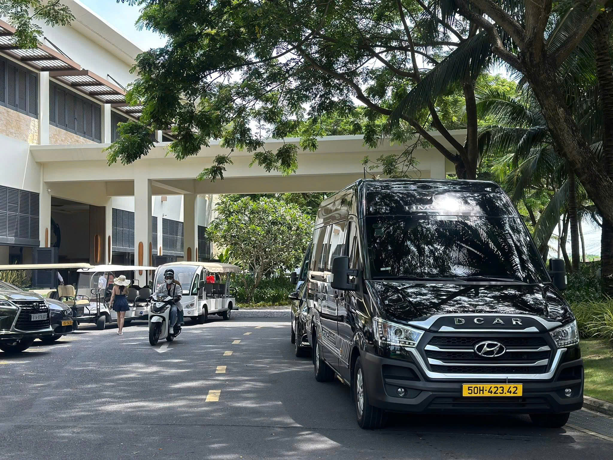 Thuê xe Limousine VIP Sài Gòn đi Cam Ranh