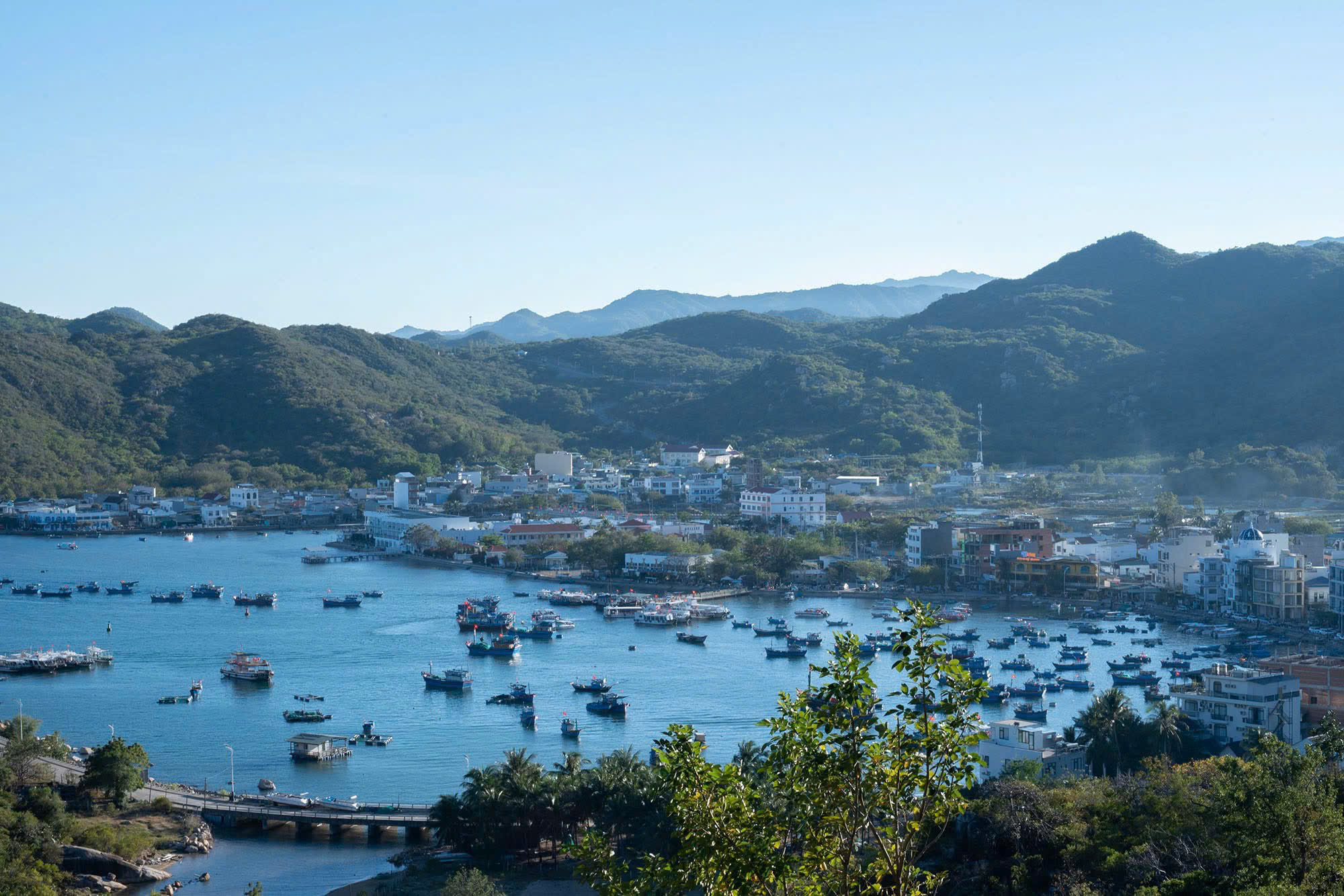 Thuê xe riêng Sài Gòn – Vĩnh Hy cho doanh nghiệp