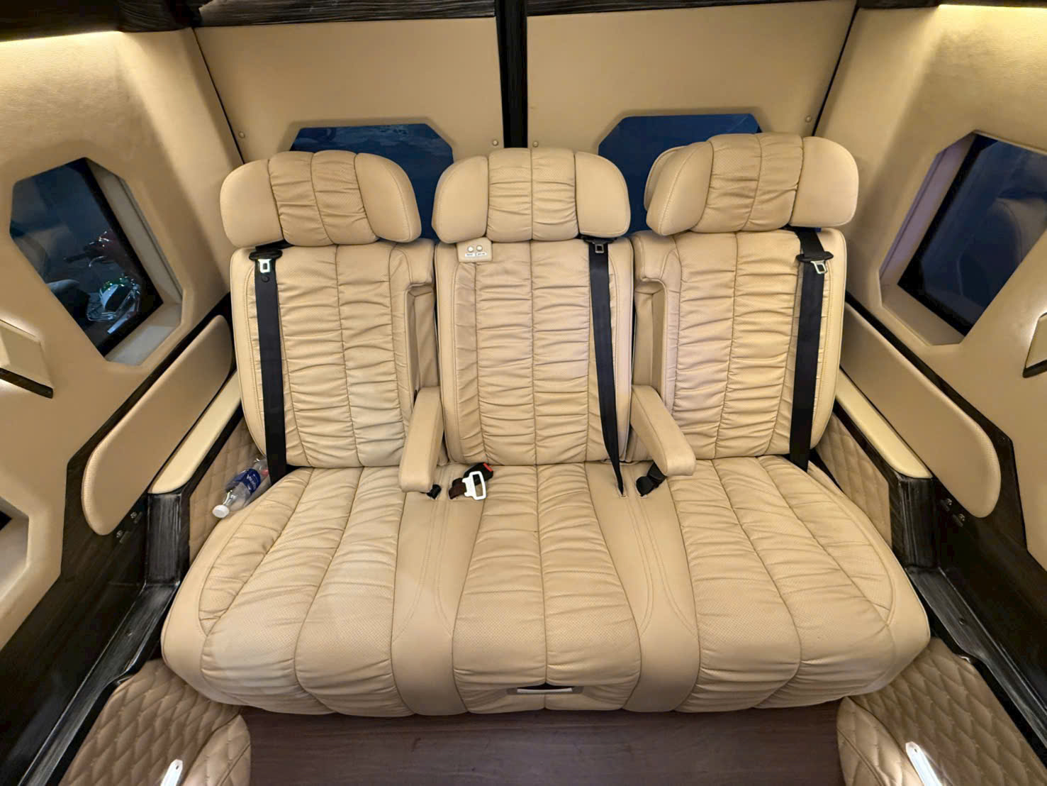 Thuê xe VIP 9 chỗ Sài Gòn đi Cam Ranh