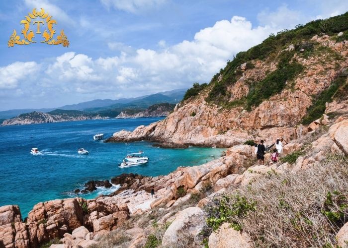 Tiện ích đỉnh cao mang lại trải nghiệm thuê xe limousine đi Vĩnh Hy cực chất