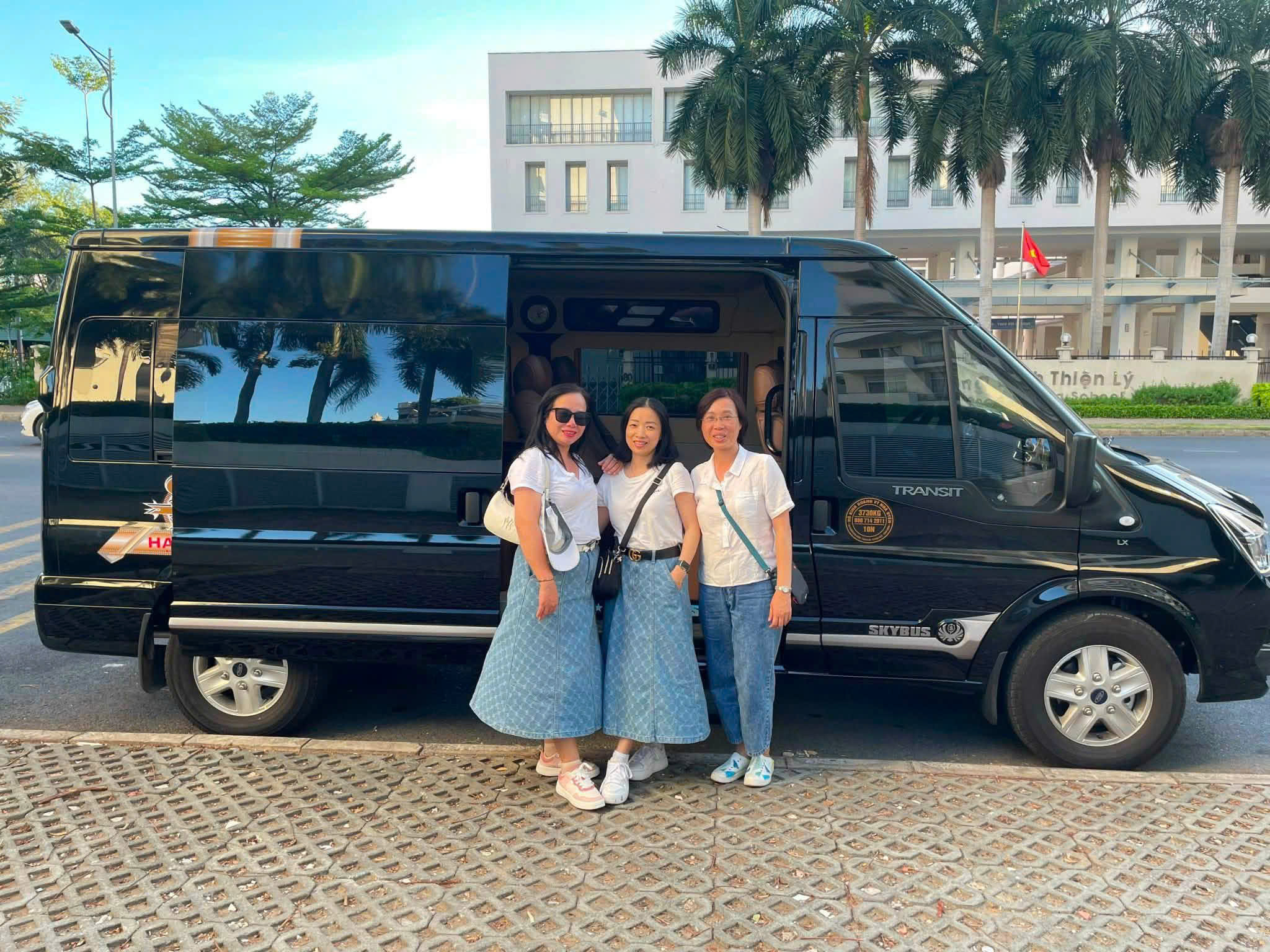 Xe limousine cao cấp Cam Ranh đi Sài Gòn