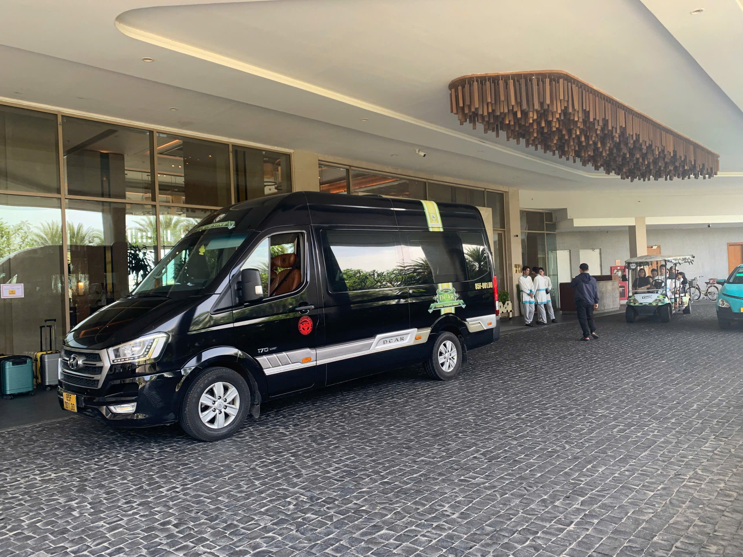 Xe limousine cao cấp Cam Ranh đi Sài Gòn