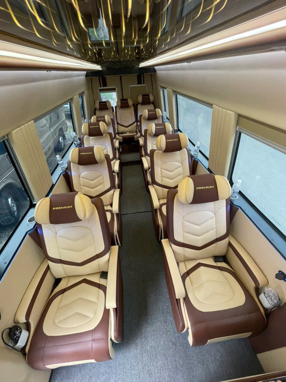 Xe limousine cao cấp Cam Ranh đi Sài Gòn