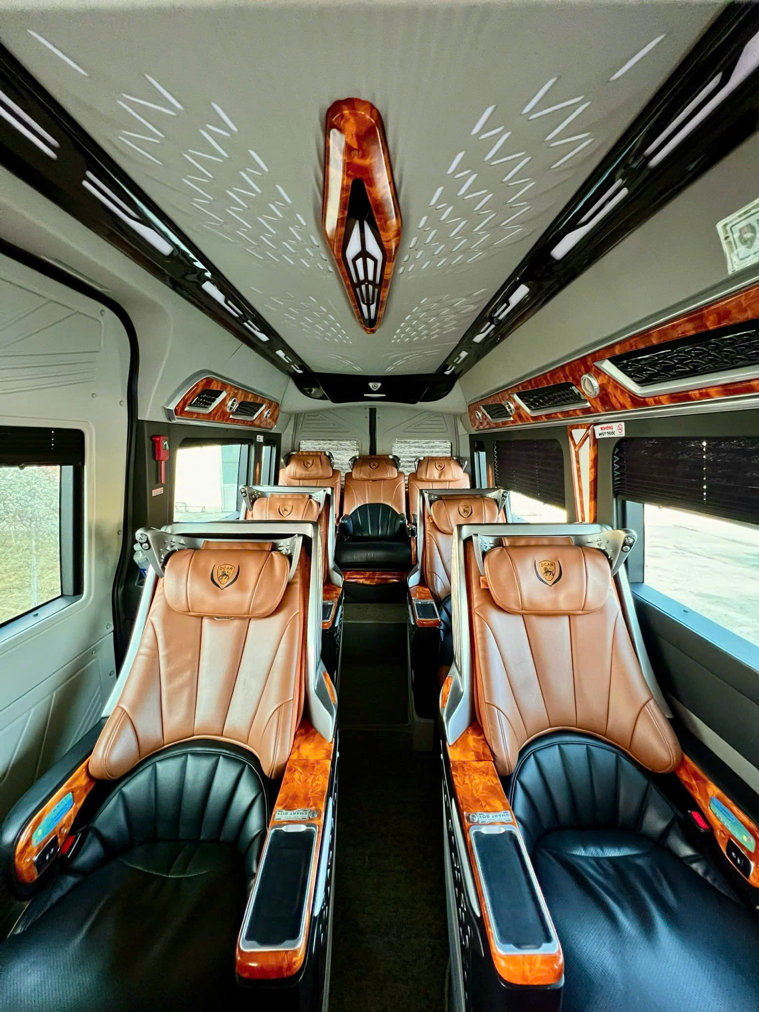Xe limousine cao cấp Cam Ranh đi Sài Gòn