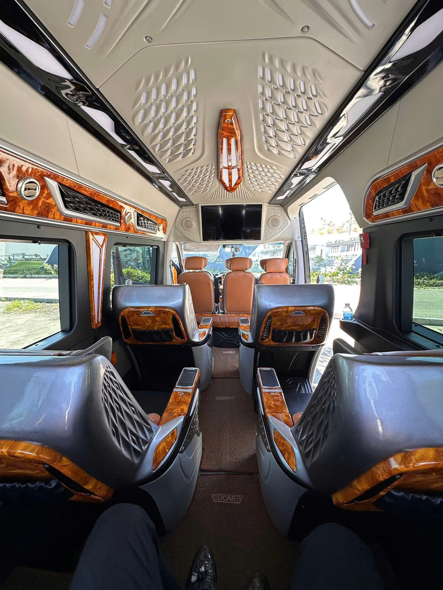 Xe limousine cao cấp Cam Ranh đi Sài Gòn