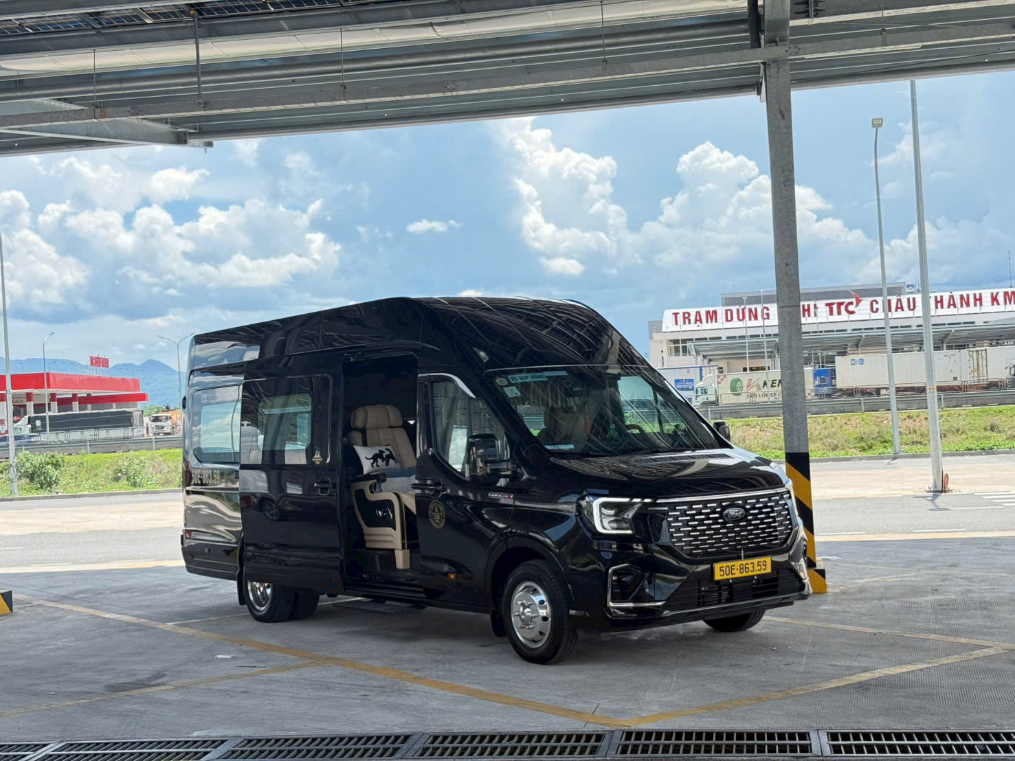 Xe Limousine giá rẻ tiện nghi
