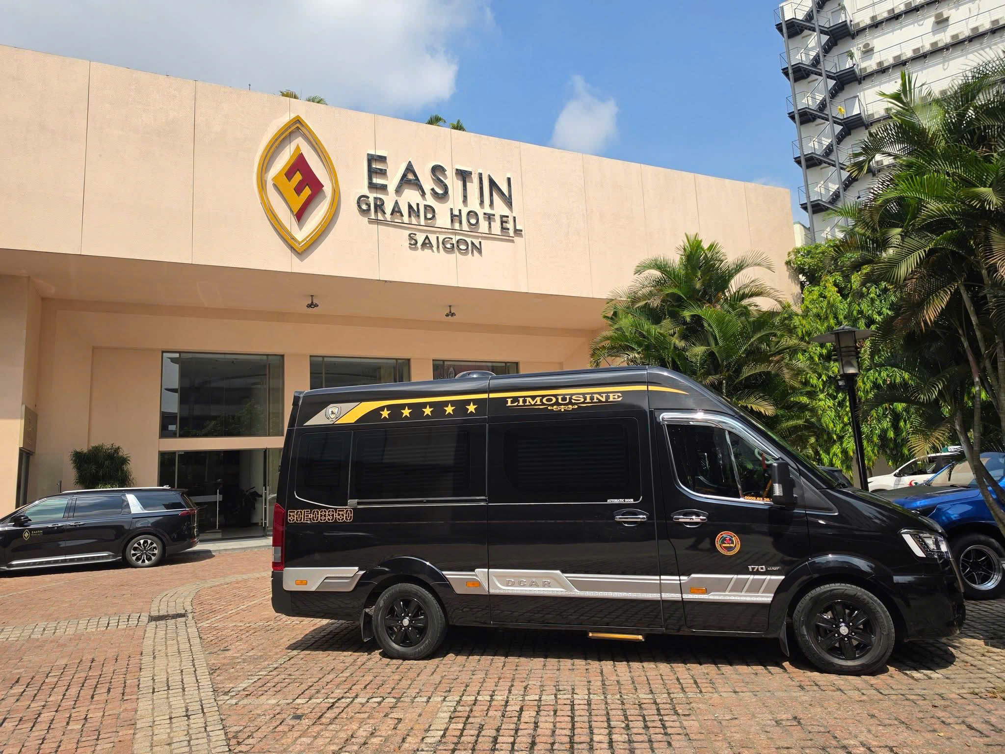 Xe Limousine giá rẻ tiện nghi