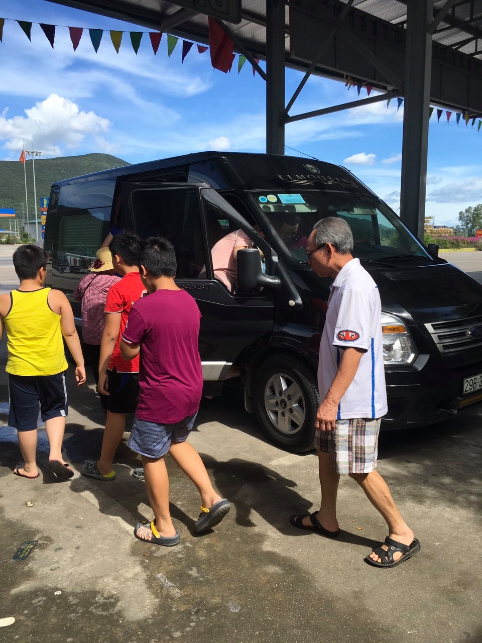 Xe limousine Ninh Thuận Sài Gòn giá cạnh tranh