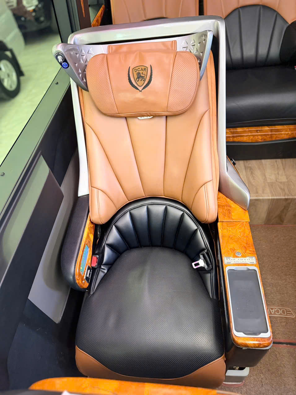 Xe Limousine Sài Gòn đi Cam Ranh đưa đón tận nơi