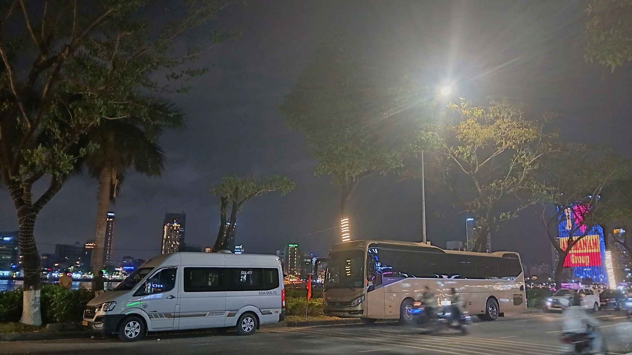 Xe limousine Sài Gòn đi Mũi Né mất bao lâu?